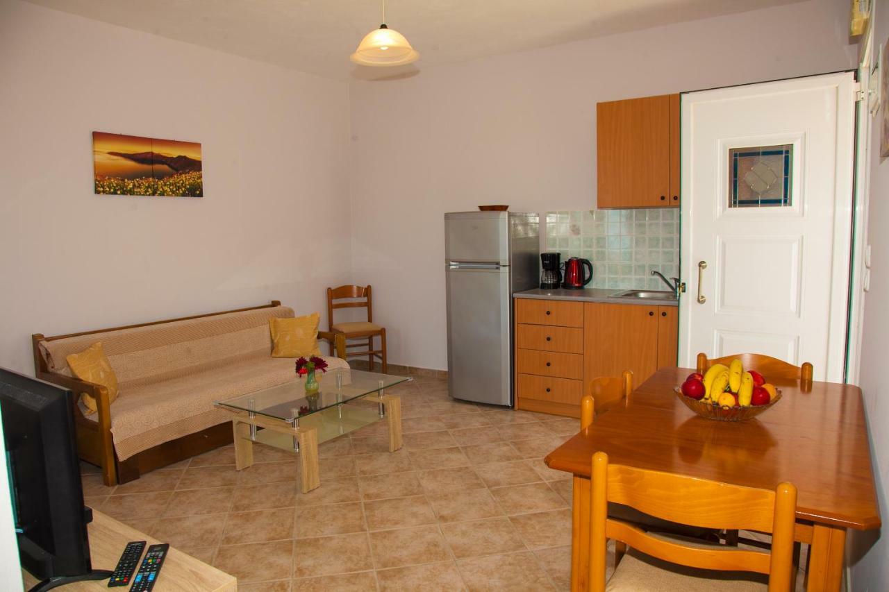 Maspali Apartments Lixouri Bagian luar foto