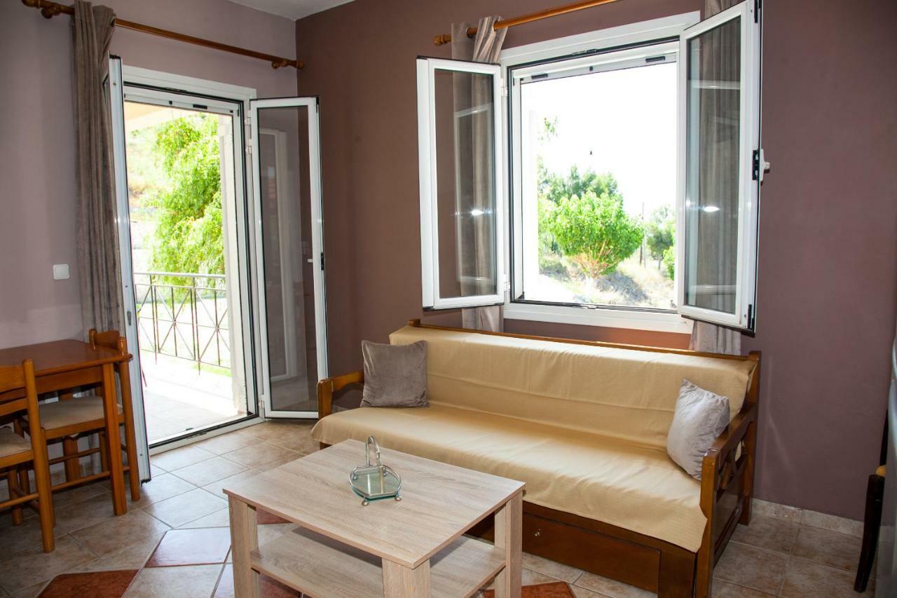 Maspali Apartments Lixouri Bagian luar foto