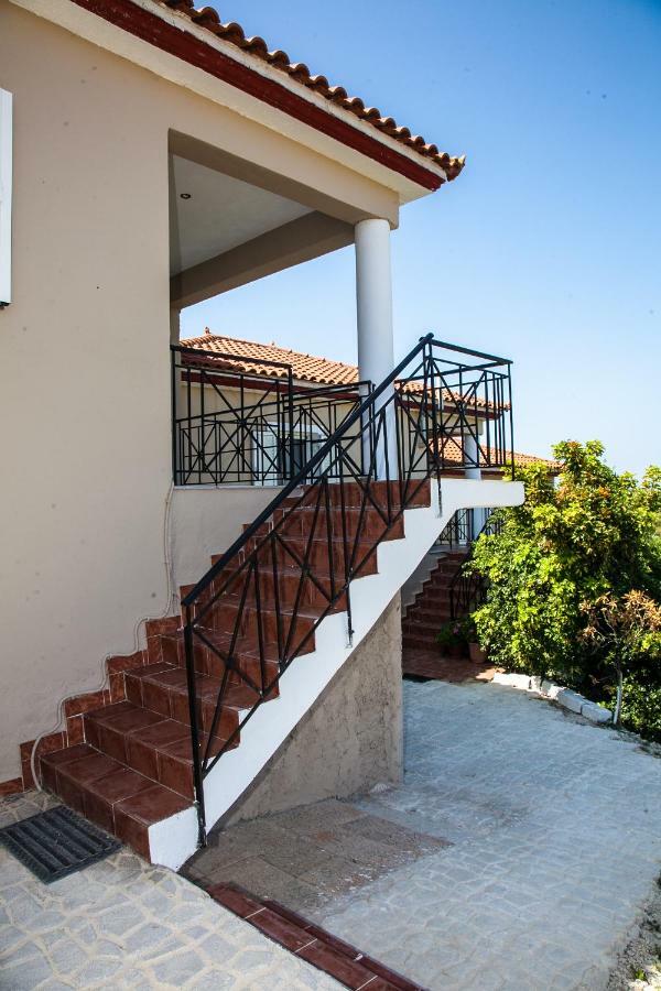 Maspali Apartments Lixouri Bagian luar foto